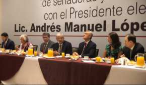 Los senadores electos de Morena se reunieron con el presidente electo Andrés Manuel López Obrador