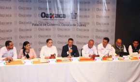 El gobernador de Oaxaca, Alejandro Murat, en conferencia de prensa