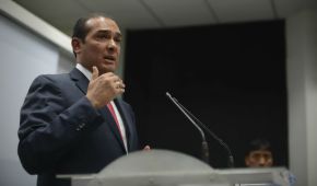 Luis Ángel Bravo dijo que se va de su cargo para no causar división en el nuevo gobierno de Veracruz