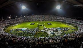 El estadio Atanasio Girardot de Medellín, Colombia, rindió un tributo a las personas muertas en un accidente de avión