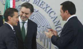 El presidente Peña Nieto con el titular de Educación, Aurelio Nuño, y el de Gobernación, Osorio Chong