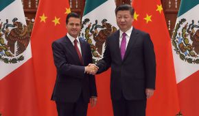Enrique Peña Nieto y Xi Jinping (derecha)