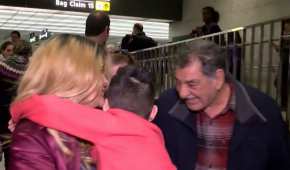 El menor retenido en un aeropuerto de Estados Unidos fue recibido por sus familiares