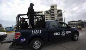 Elementos de la Policía Federal durante un recorrido de seguridad en Boca del Río