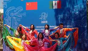 Como parte de la celebración, un grupo de danza chino bailó el jarabe tapatío mexicano
