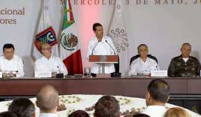 El presidente mexicano le pidió a los gobernadores que garanticen la paz para las elecciones de junio próximo