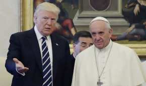 En algunos momentos el papa Francisco trató a Trump con un semblante serio y frío