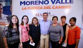 El exgobernador de Puebla aprovecha la publicación de su libro para darse a conocer en México
