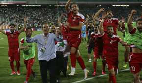 Los jugadores de Siria celebran el pase al repechaje asiático, lo que los acerca al Mundial de Rusia 2018