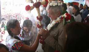 El tabasqueño fue recibido con un ritual náhuatl en Huauchinango, Puebla