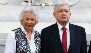 Olga Sánchez Cordero junto a Andrés Manuel López Obrador en la Ciudad de México