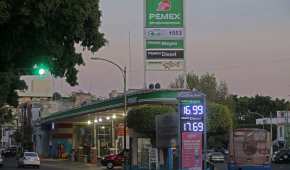 El precio de la gasolina podría subir 1 peso por litro