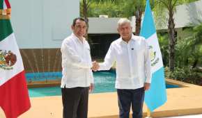 El presidente de Guatemala, Jimmy Morales y AMLO, presidente electo de México