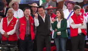 Osorio Chong (centro) en un evento de la Confederación Nacional Campesina
