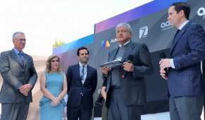 López Obrador acudió a las instalaciones de la televisora