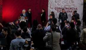 El presidente López Obrador en el momento en el que sonó la alerta sísmica durante su conferencia de prensa