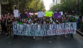 Miles de mujeres caminando por Paseo de la Reforma