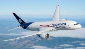 Aeroméxico dijo que por errores en la comunicación, retrasó un vuelo en el que viajaba una integrante de la 4T