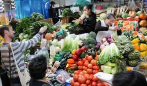 La mayor parte del gasto de los mexicanos es para alimentos y bebidas