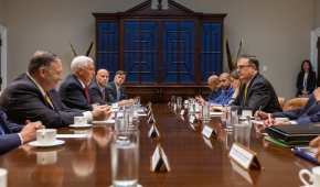 El canciller Marcelo Ebrard en pláticas con Mike Pence, vicepresidente de Estados Unidos