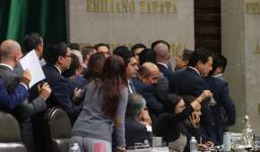 El pleno de la Cámara estalló en caos durante debate de la minuta de las reformas a la Ley de Instituciones de Crédito