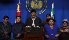 Morales renunció debido a presiones por parte de la Fuerzas Armadas de Bolivia