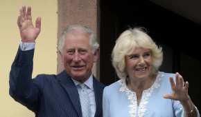 El príncipe Carlos junto a su esposa Camila Parker