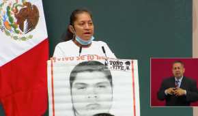 La madre de Miguel Ángel Hernández Martínez, uno de los 43 estudiantes desaparecidos