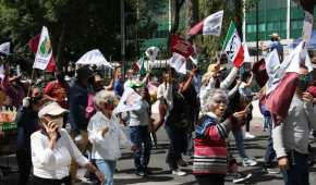 Poco más de 5 mil personas acudieron al Zócalo para apoyar a AMLO