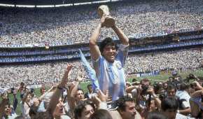 Maradona alzó la Copa Mundial tras la victoria de Argentina 3-2 ante Alemania