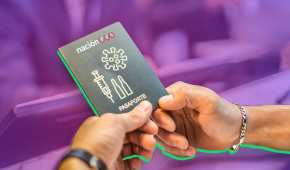Estos pasaportes podrían ser digitales, como un código QR que se muestra desde el celular