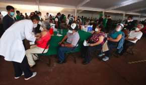 En diversos municipios del Istmo de Tehuantepec iniciaron con la vacunación a personas de la tercera edad