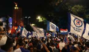 Cerca de 80 mil aficionados se dieron cita en el Ángel de la Independencia para festejar la victoria del Cruz Azul.