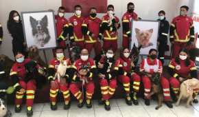 Los binomios del equipo de rescate estuvieron presentes en el homenaje a Athos y Thango