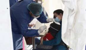 Decenas de personas se realizan la prueba para descartar contagio por ómicron