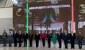 Entre aplausos y reconocimientos a las fuerzas armadas de México
