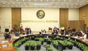 Los diputados de Morena criticaron que los 11 consejeros del órgano electoral ganen más que AMLO