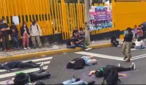 Varios estudiantes se manifestaron para protestar por el ataque contra su compañera