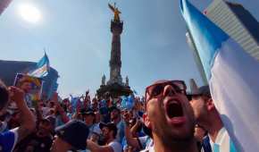 La afición de Argentina se dio cita en el Ángel para festejar a todo pulmón el campeonato mundial