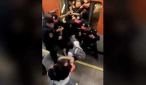 El incidente se habría registrado por el retiro de presuntos vendedores en el Metro
