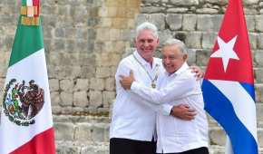 El presidente de Cuba fue condecorado con la Orden Mexicana del Águila Azteca