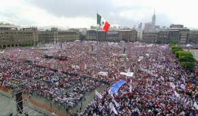 Ante miles de mexicanos, AMLO dio su discurso en el Zócalo