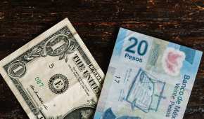 En ventanillas bancarias, el dólar cotiza en 18.45 pesos por billete verde, según Citibanamex