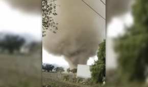 El tornado fue captado en video por pobladores de la zona