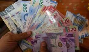 El dólar se cotiza en 17.83 pesos por billete verde