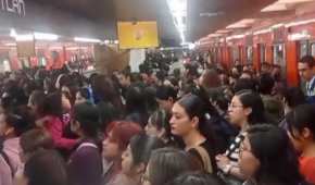 Usuario se quejan de saturaciones en los andenes de la estación Pantitlán-L9