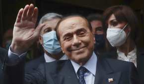 Berlusconi fue hospitalizado por segunda vez el viernes para que recibiera tratamiento por leucemia crónica