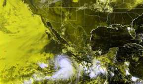 La tormenta tropical ‘Adrián’ se convirtió en huracán de categoría 1 esta mañana, informó el SMN