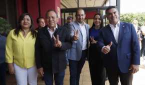 En la foto los líderes de los partidos PAN, PRI y PRD, que son el brazo político del Frente