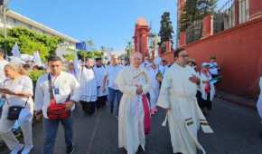 El obispo Ramón Castro visitó 11 viviendas cuyos habitantes han sido víctimas de la delincuencia.